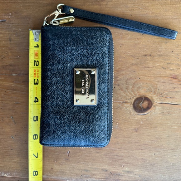 Michael Kors Wristlet Wallet Women. Great condition. Black with dark brown. - Picture 5 of 11